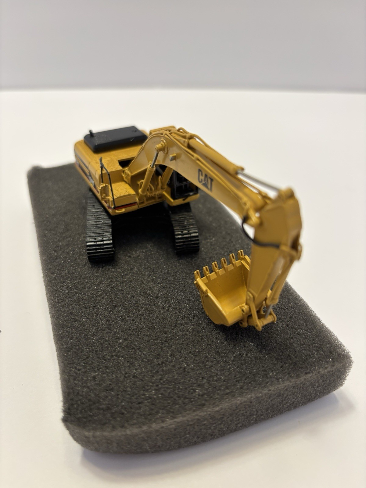 Classic Construction Models Cat 325L Hydraulic Excavator 1:87 Brass Limited Edi…