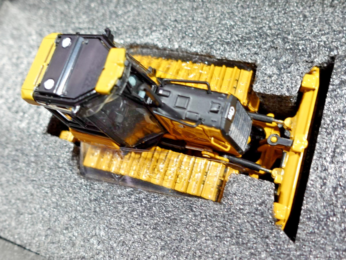 Diecast Masters 85673 CAT D3 Dozer 1/50