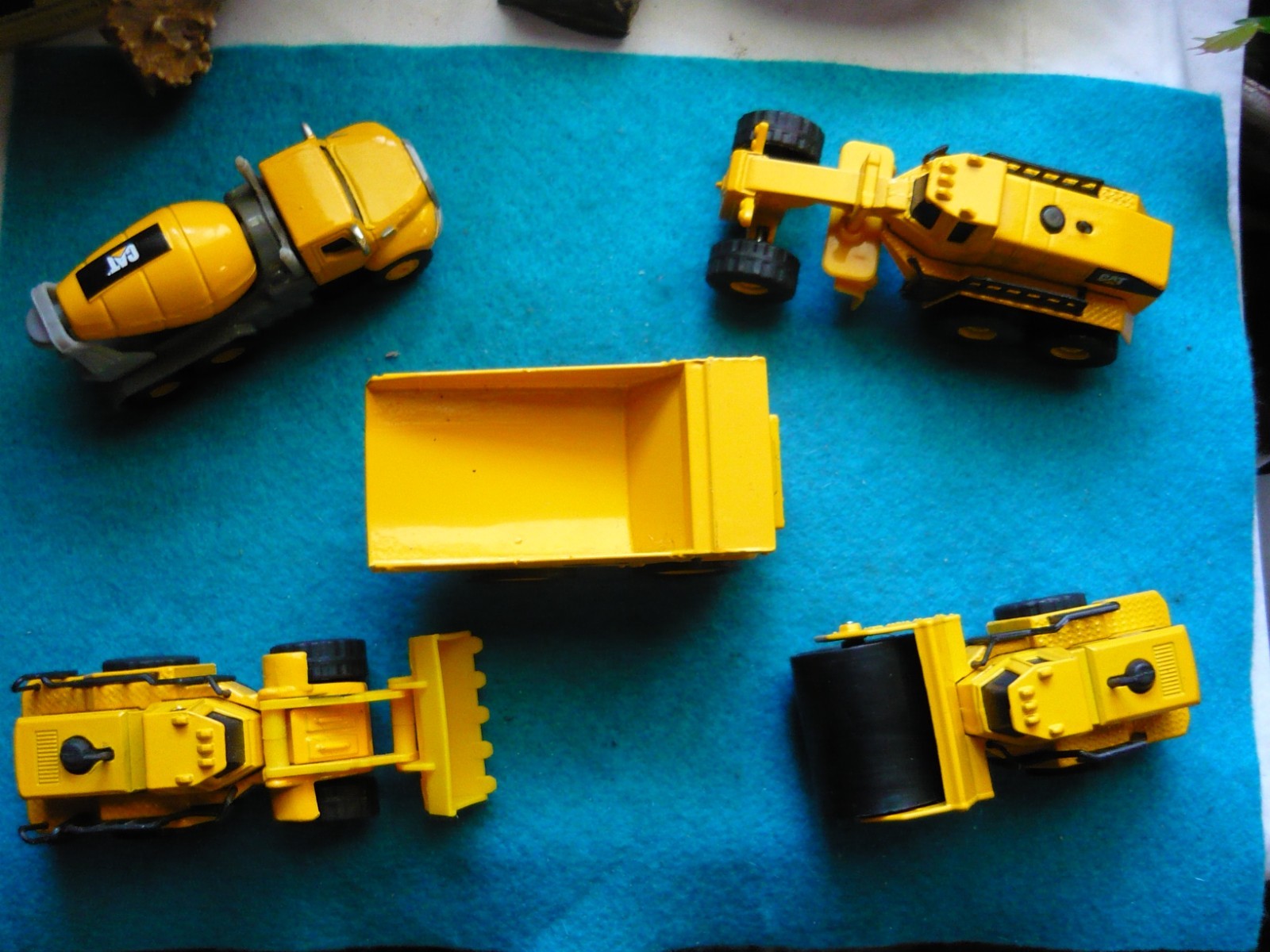 ***CAT Die Cast Concrete Mixer -Dump Truck- Road Grader -PAVER-LOADER***