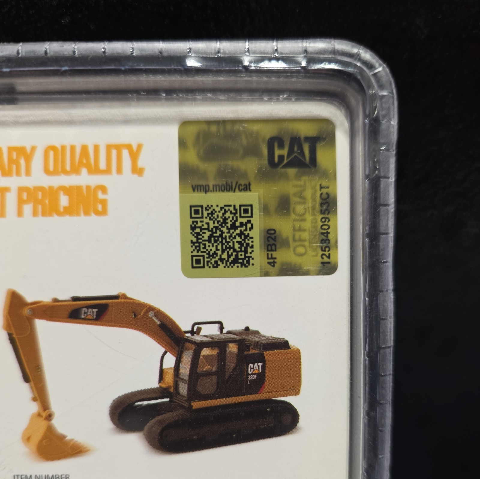 Diecast Masters 1/64 Caterpillar CB-13 Tandem Vibratory Roller with Cab 84641CS