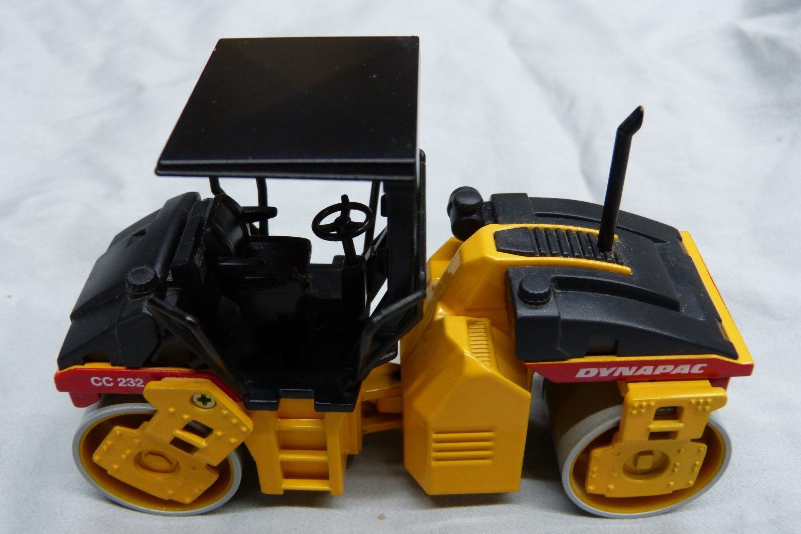JOAL Dynapac CC232 Vibratory Roller 1/35 Die-Cast Compact Series No Box