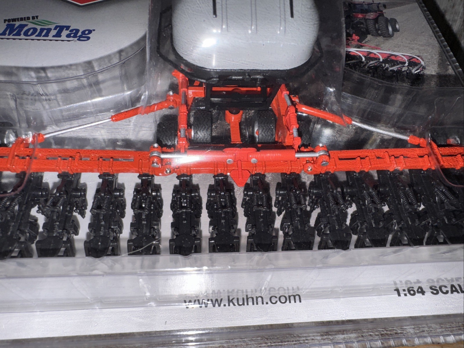 1/64 Kuhn Krause Gladiator 1210 Strip-Till Tillage Equipment New Gray Seed Tank