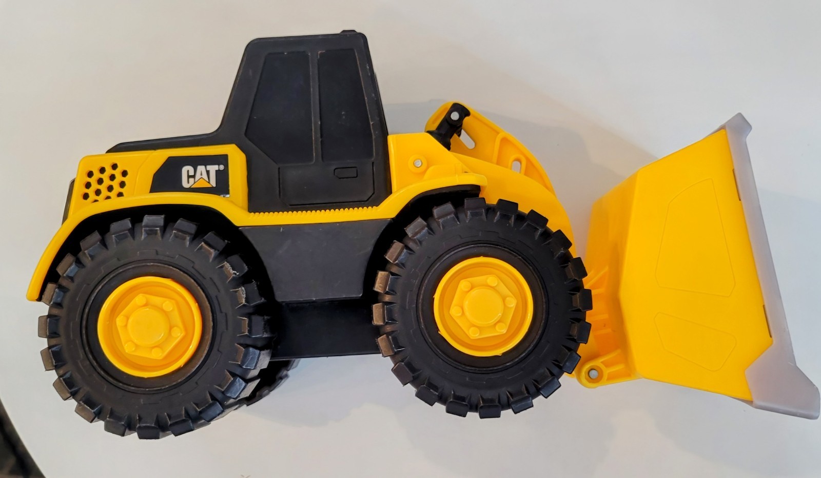 CAT Construction Toy, Tough Machines Toy Front Loader With Lights And Sounds.