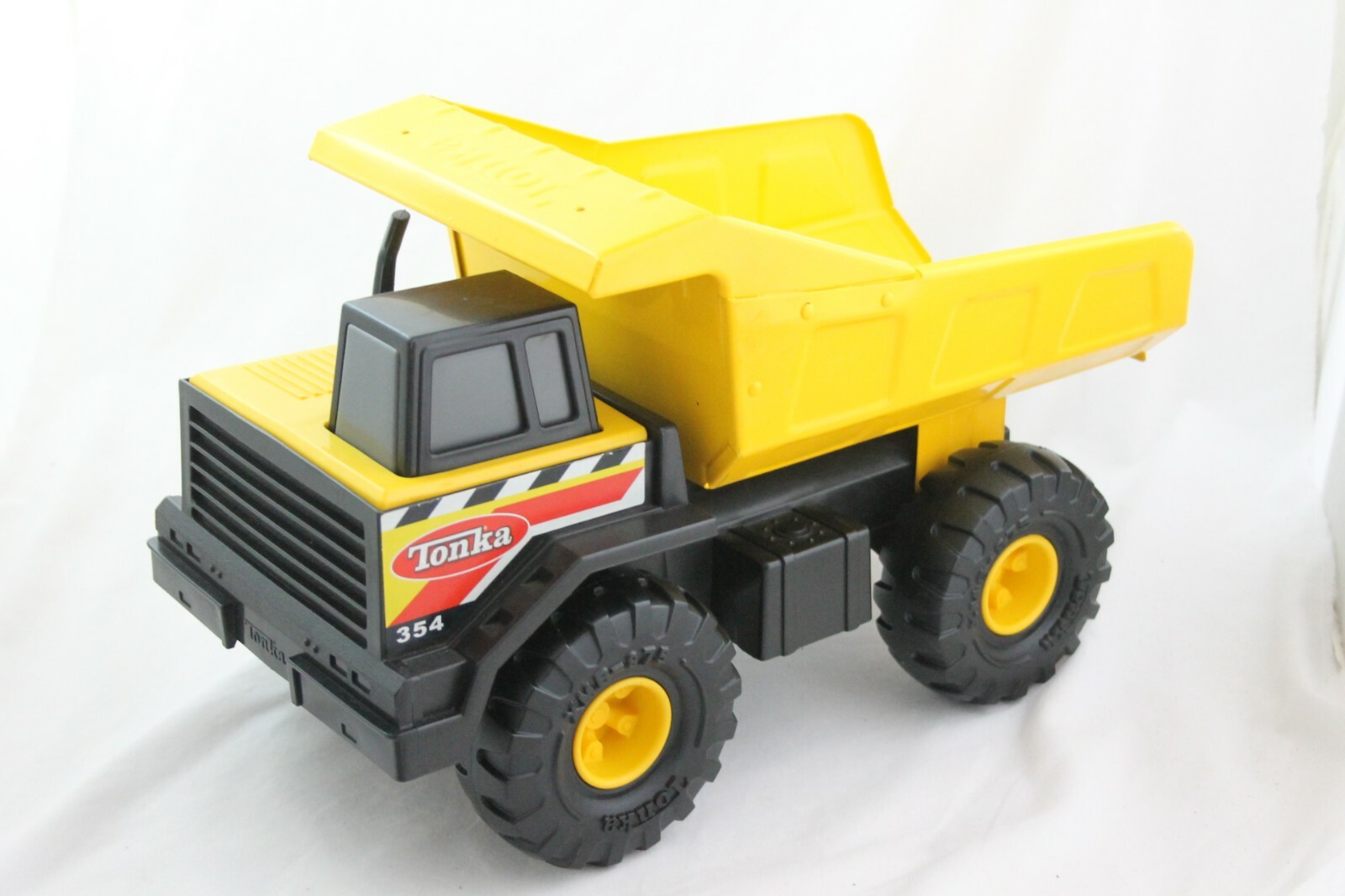 Hasbro Tonka 354 Dump Truck 2012 Yellow Metal Pressed Steel Large Construction