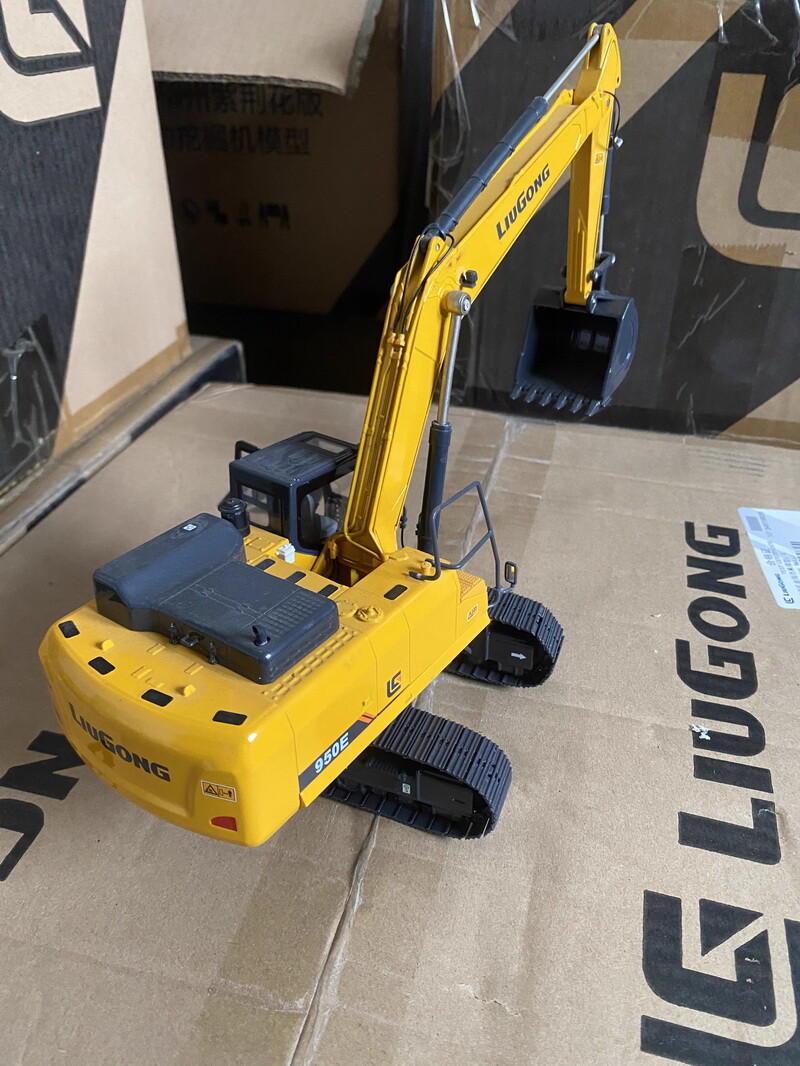 1/35 Scale LIUGONG CLG950E Hydraulic Excavator Diecast Model Collection Toy Gift