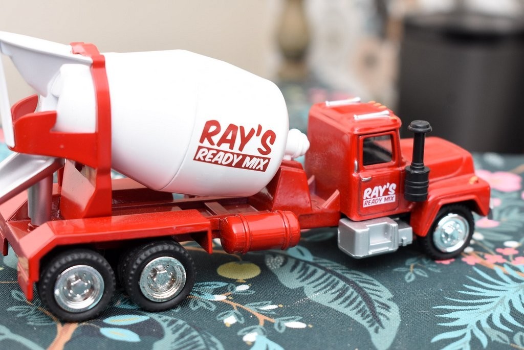 1:48 MENARDS 279-4326 Ray’s Ready Mix Cement Mixer Truck Diecast