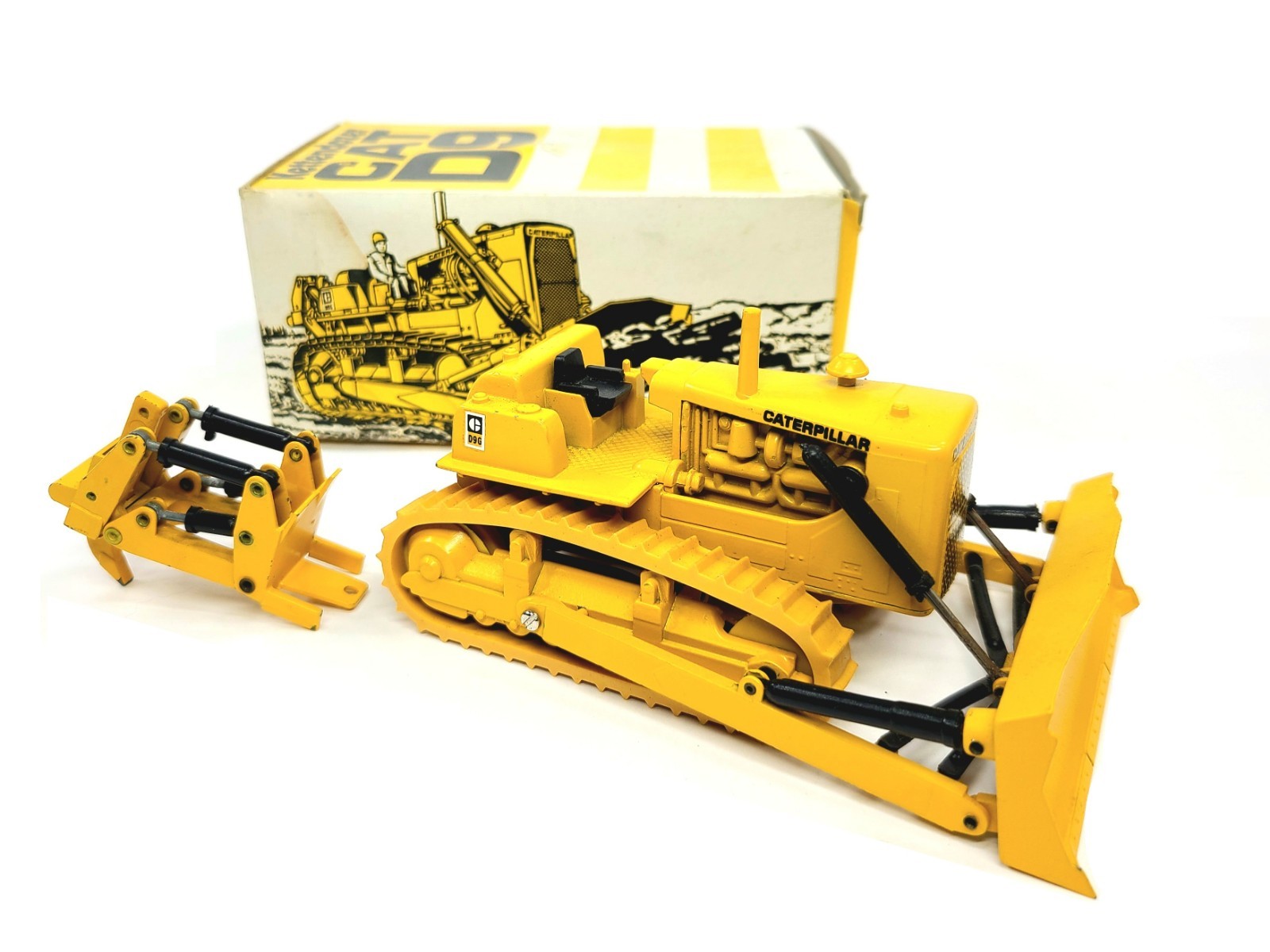 Caterpillar Cat D9 D9G Dozer with Ripper – Conrad 1:50 Scale Model #2871 New