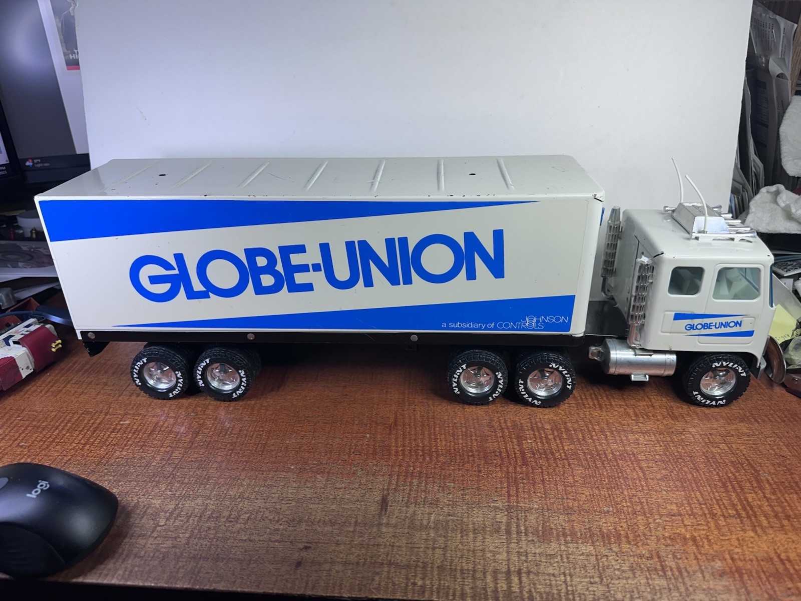 Nylint Globe Union 18 Wheeler Semi Truck & Trailer
