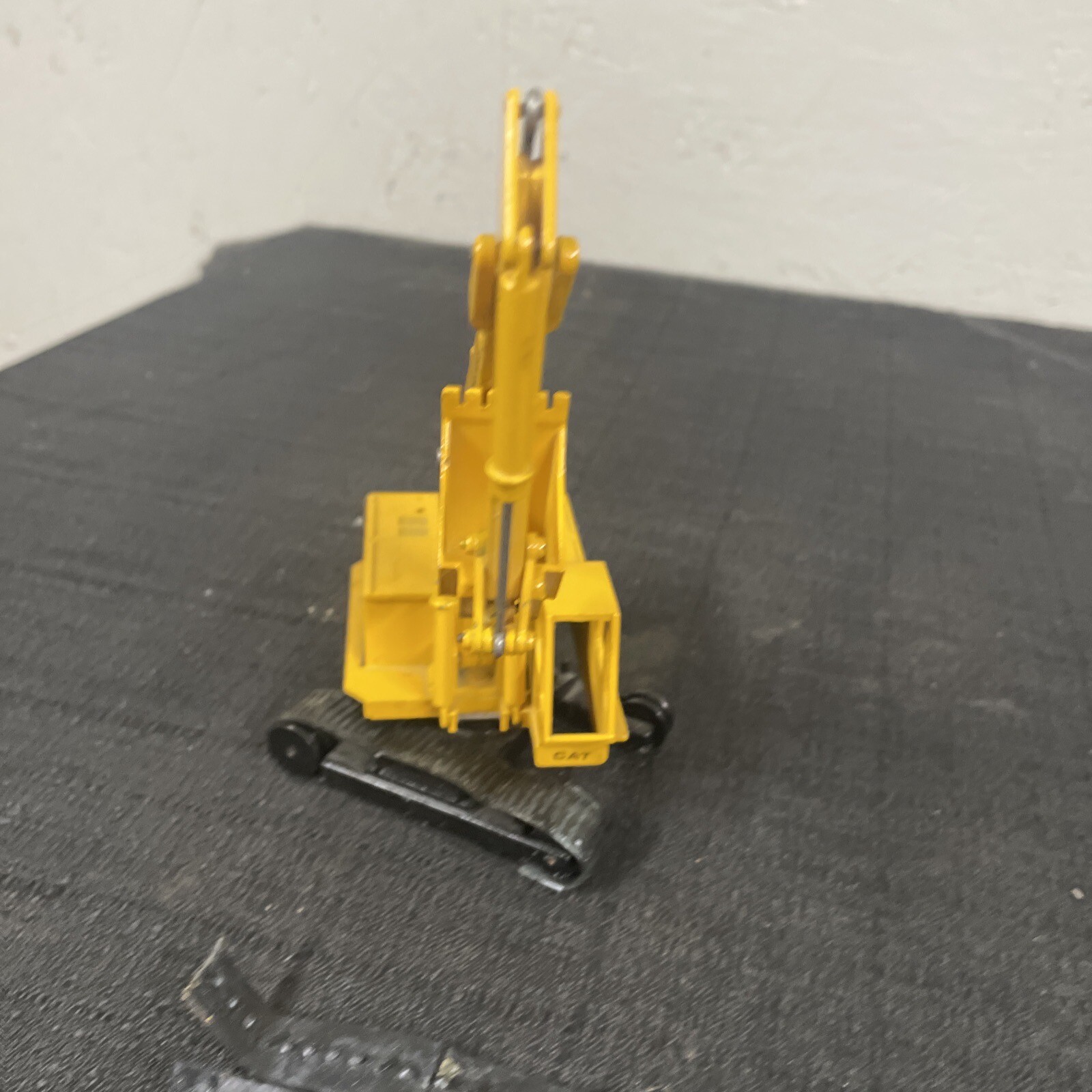 Winross Caterpillar 235 Excavator Rare Classic Cat READ DESCRIPTION