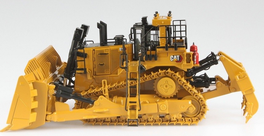 DIECAST MASTERS – Toro CATERPILLAR D11T with Driver – 1/50 – DCM85604