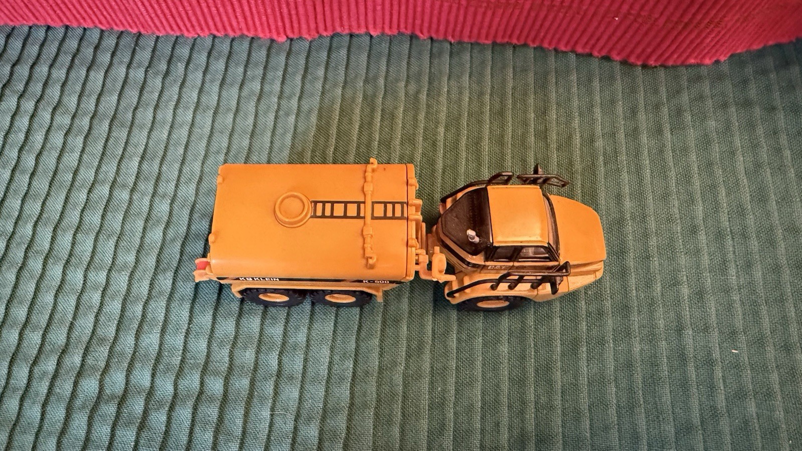 Norscot CAT Caterpillar Truck with Klein K-500 Water Tank 1:87 Die Cast Diecast