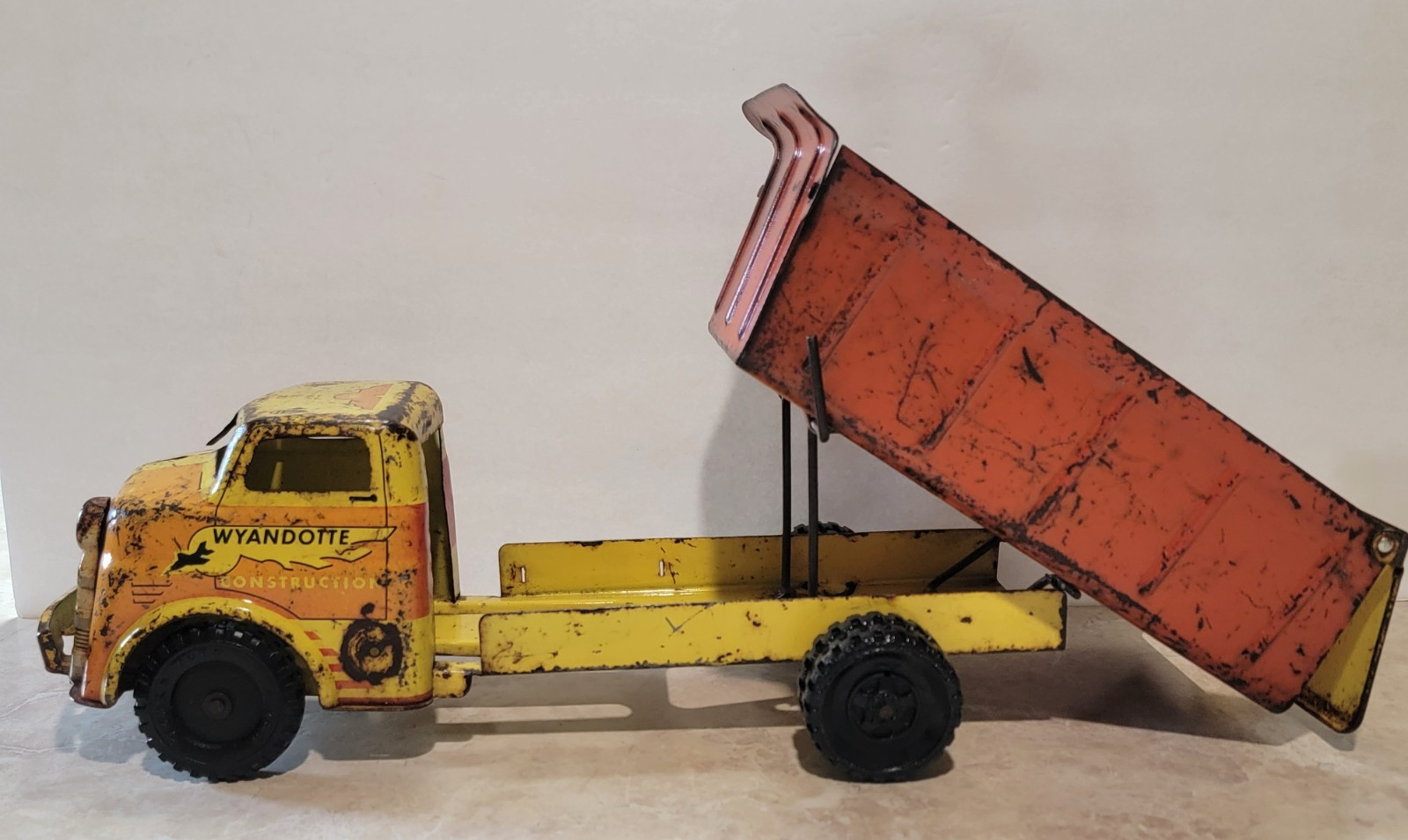 Vintage Wyandotte Pressed Steel Construction Dump Truck No Bucket 16″ Sealed