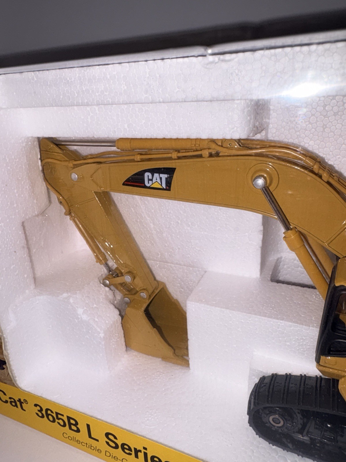 Norscot 55058 1:50 Scale Caterpillar CAT 365B L Series II Excavator. NEW IN BOX