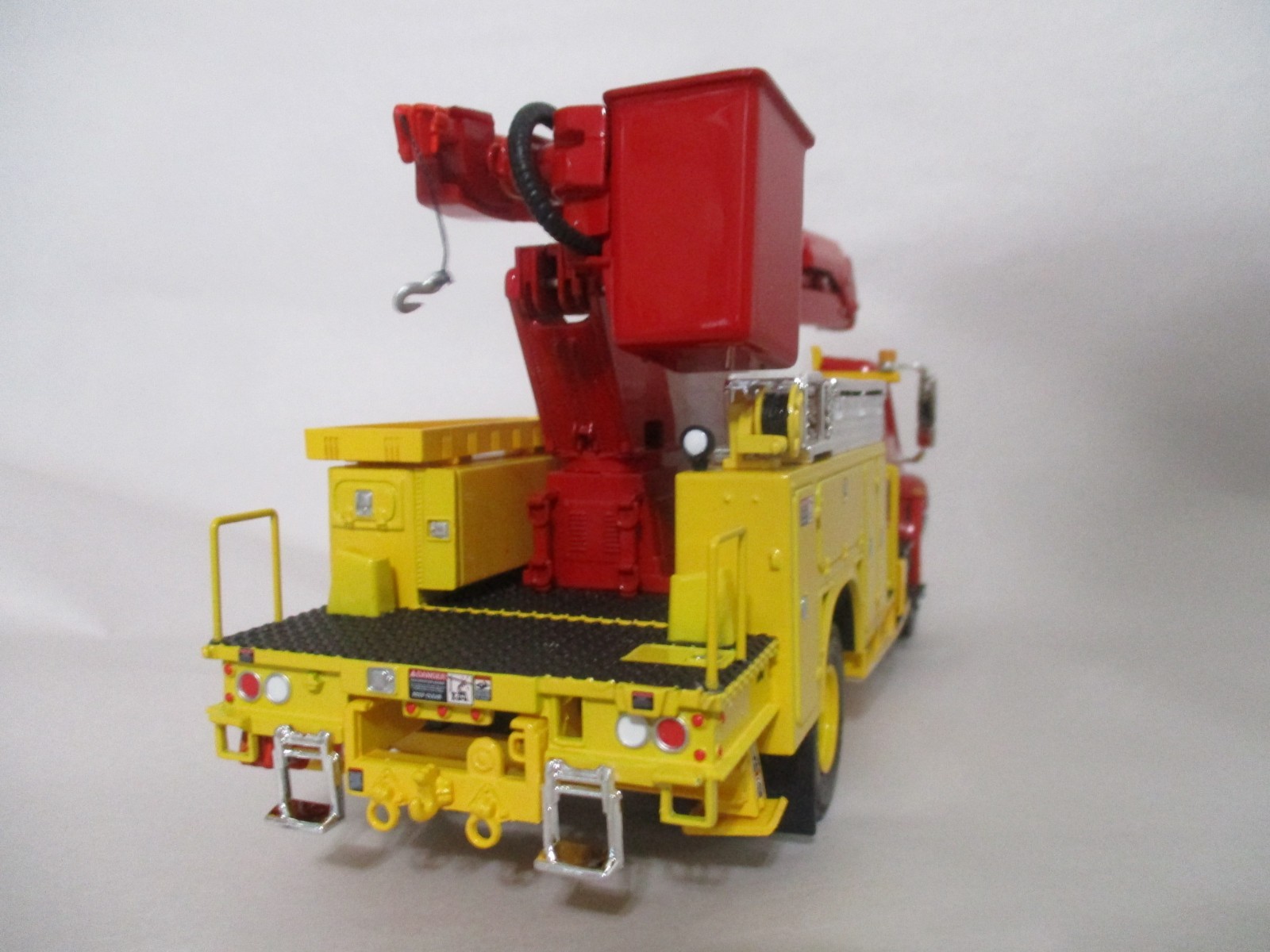 First Gear Top Line Construction International Utility Truck 1/34 diecast w/ Box