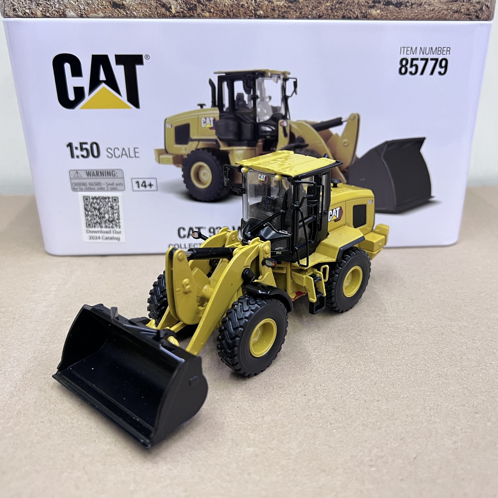 DM 1:50 CAT 930 Caterpillar Wheel Loader Alloy Engineering Forklift Model 85779