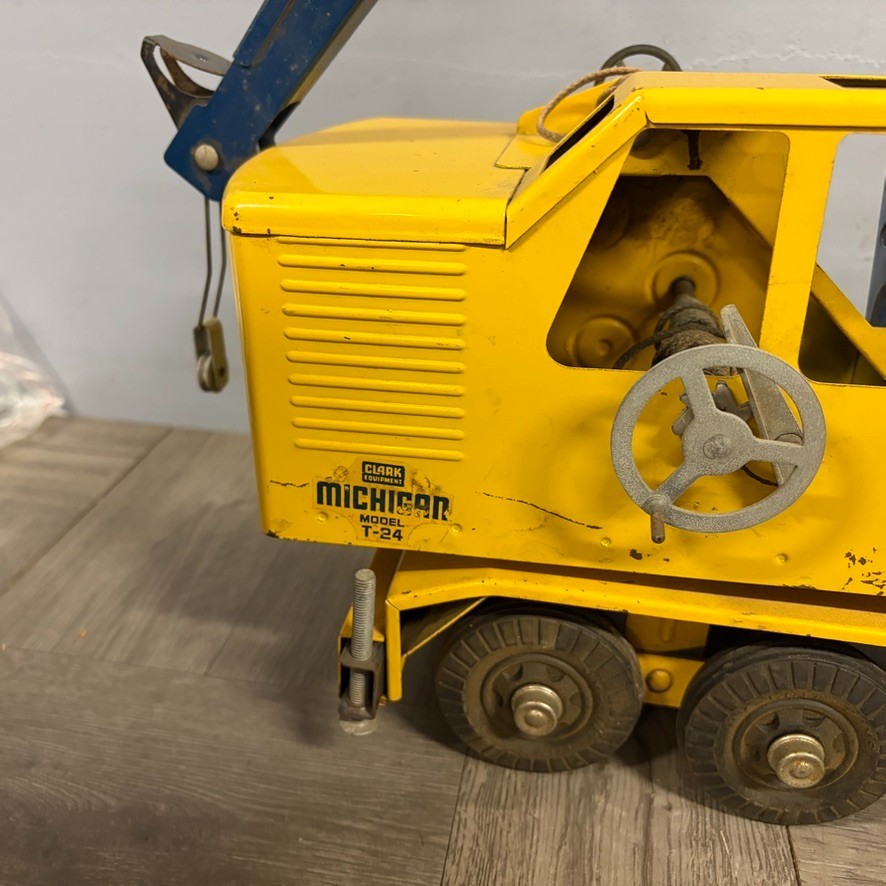 Nylint Clark Michigan T-24 Crane Truck Original Paint W/ Bucket 1 Panel of Box