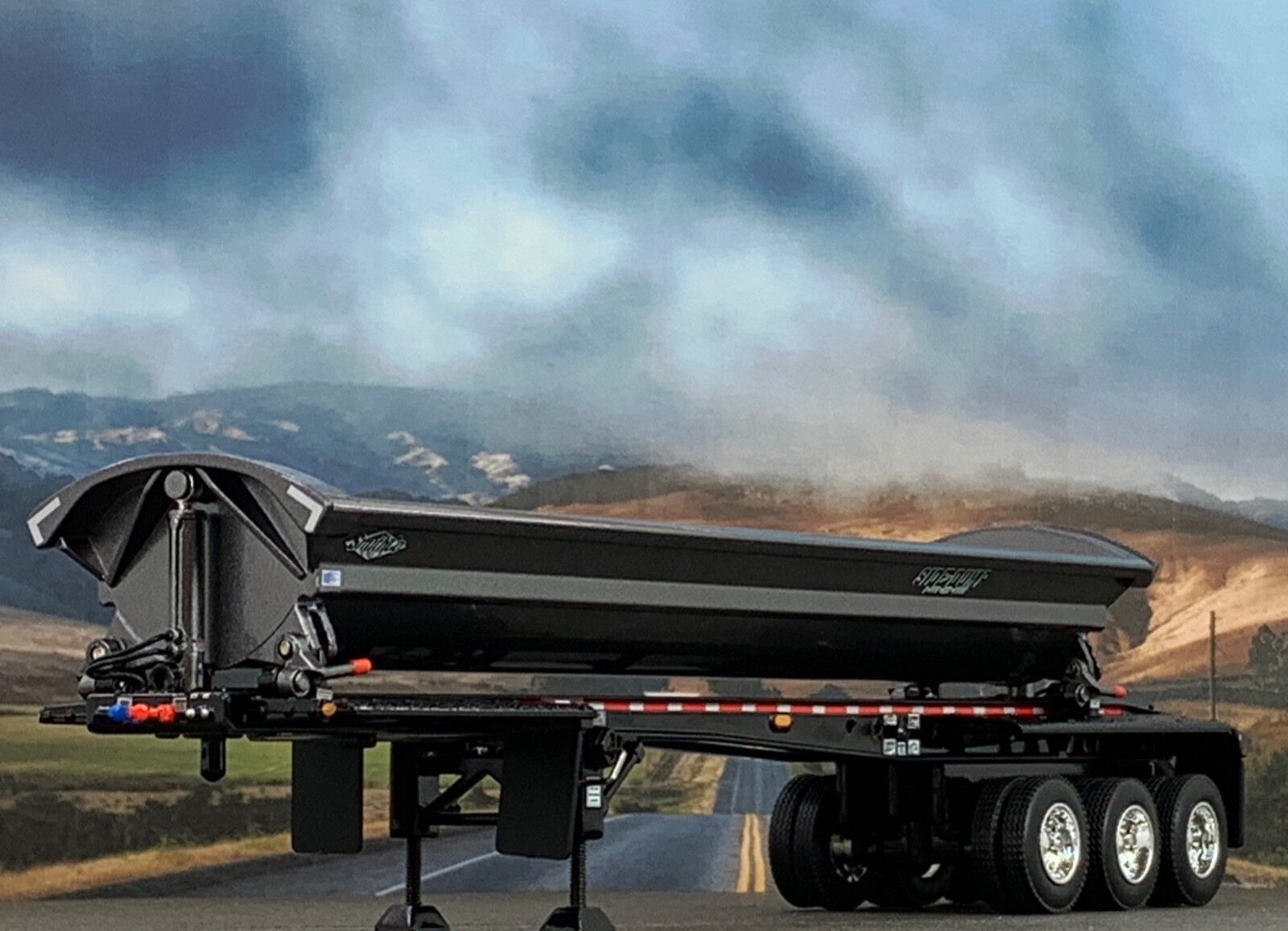 1/64 DCP GUN METAL GRAY/BLACK SMITHCO TRI-AXLE SIDE DUMP TRAILER