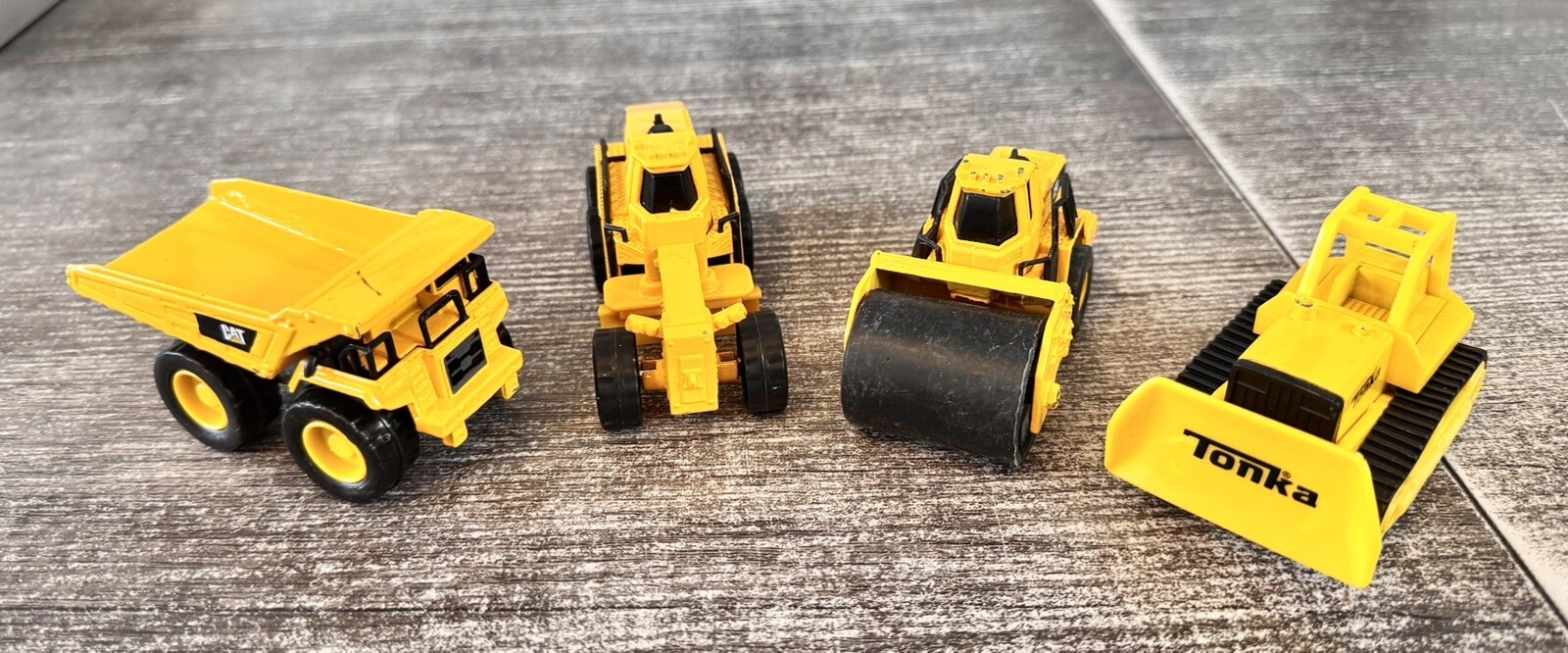 Lot of 4 CAT Caterpillar Bulldozer Scraper Roller Tonka Funrise Toys NICE