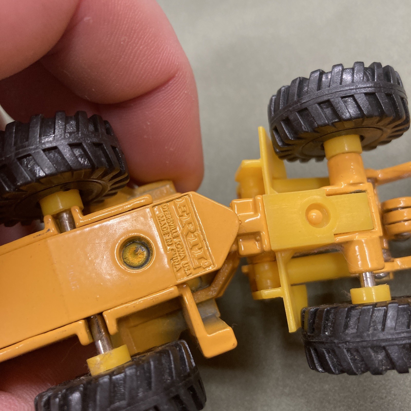 ERTL John Deere 544E Wheel Loader 1/64 Die Cast