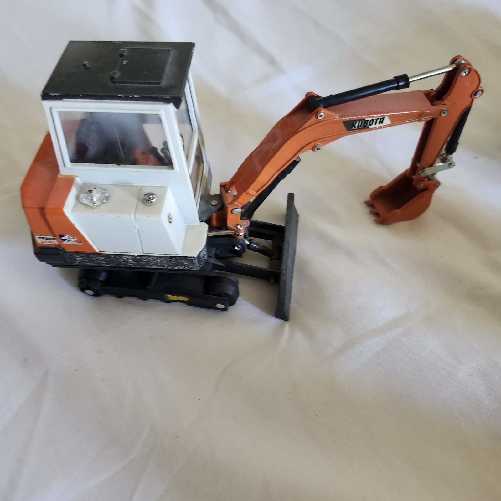 Vintage Yonezawa Kubota KH-30 Excavator Toy Japan Construction Digger