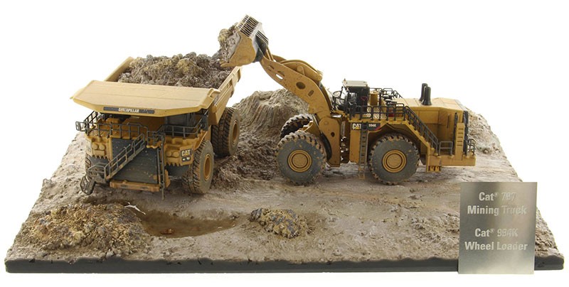 DieCast Masters 85762 1:125 CAT 994K Wheel Loader & CAT 797 Mining Truck Diecast