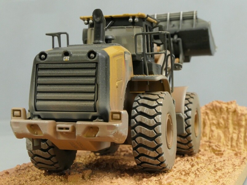 1:50 DM 966M Medium Wheel Loader- Weathered Construction Machine Diecast Model