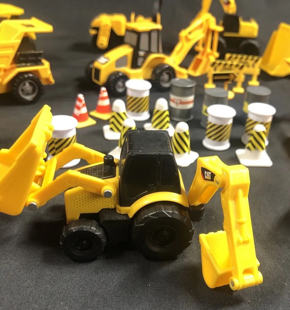 Caterpillar Construction Toy Plastic Mini Trucks lot Of 11 With Acessories.