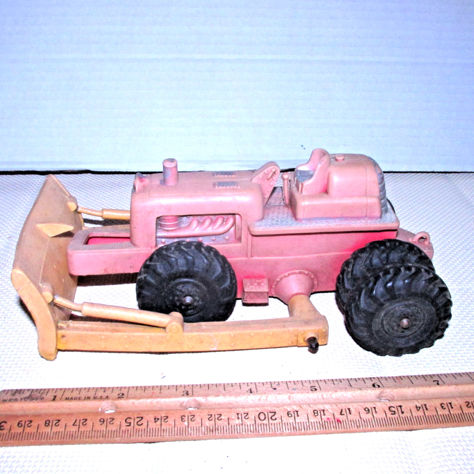 Vintage Auburn Rubber 7 1/2″ Tractor Bulldozer 6 wheel Fading USA