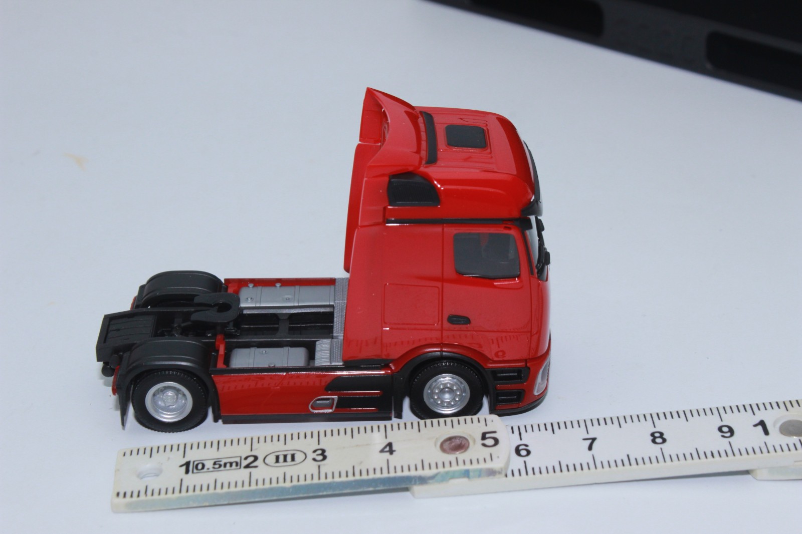 Herpa 320207 Mercedes-Benz Actros L ProCabin Bigspace 2-Axle Red 1:87