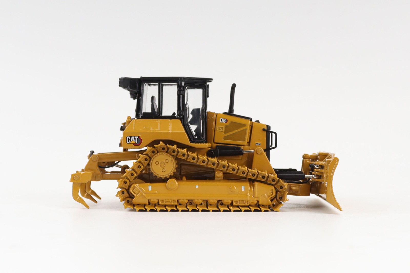 DM 1:50 CAT D5 LGP Foldable Blade Alloy Model 85752