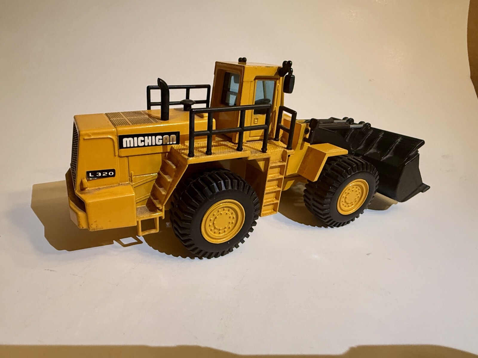 Joal Michigan L320 Wheeled Loader 1:50 Spain No Box