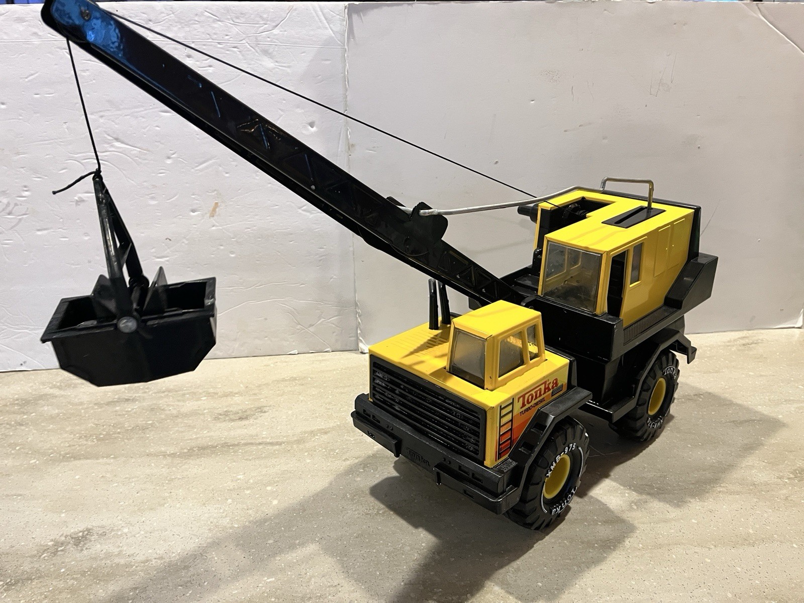 Vtg 1980’s Tonka Turbo Diesel XMB 975 Clam Bucket Crane Truck