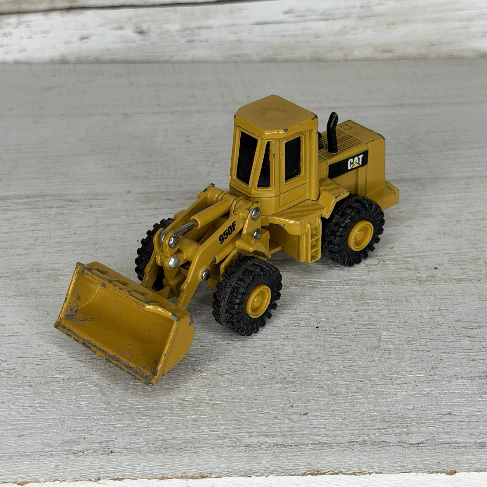 Vintage ETRL 1998 CAT 950F Wheel Loader 1:64 Scale Die Cast GC