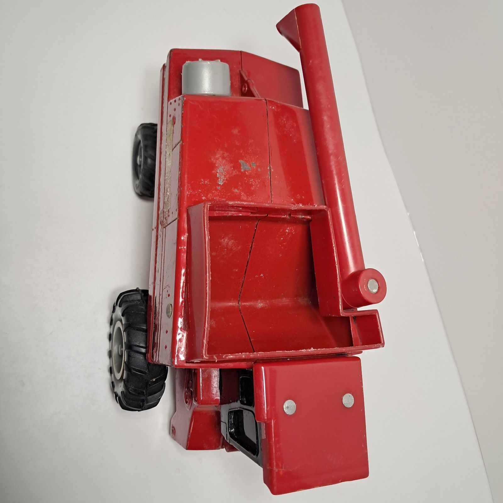 1980’s ERTL Case 1680 Axial-Flow International Combine – Scale 1:32 Made In USA