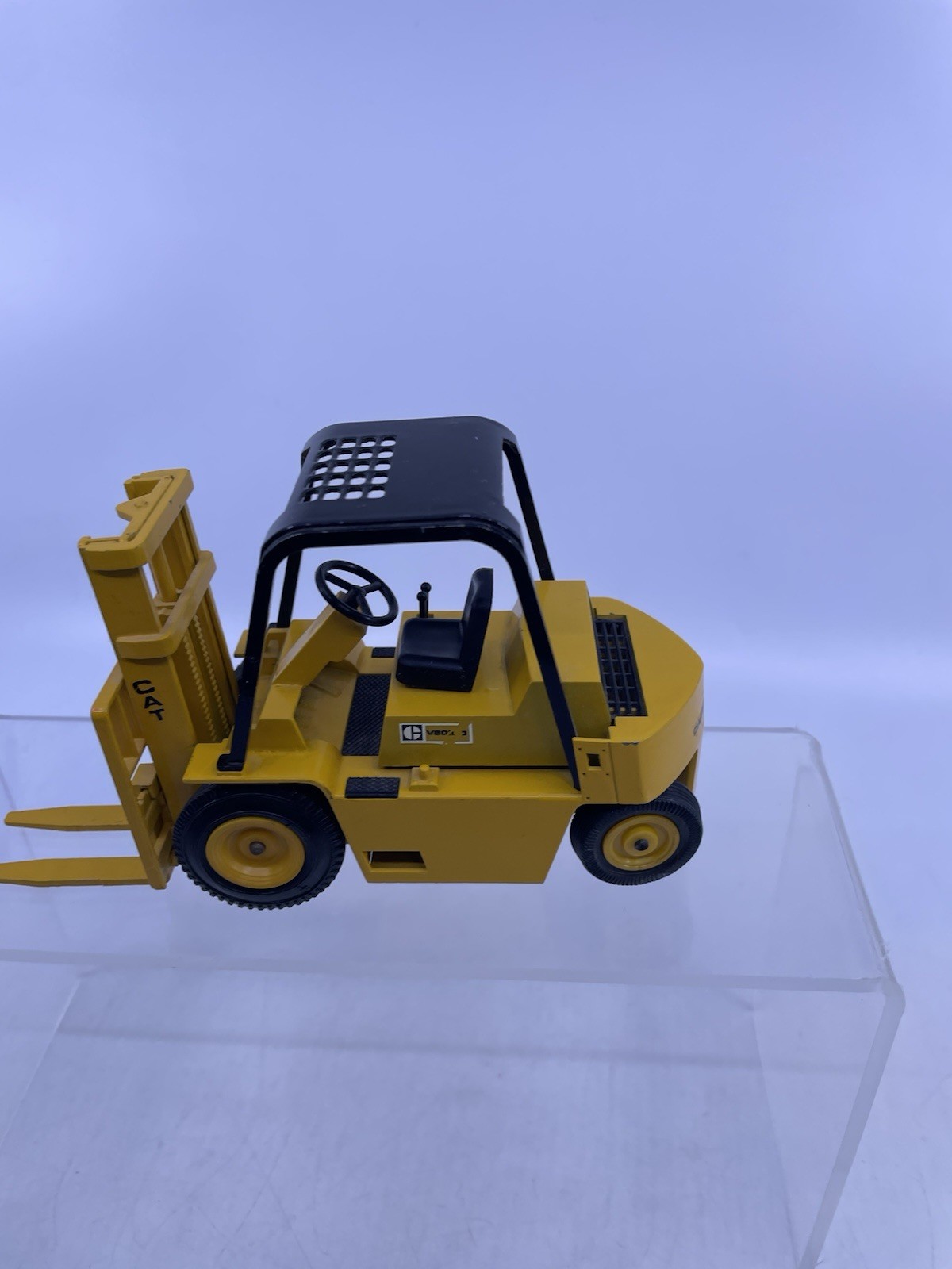 Vintage CATERPILLAR V 80 D Forklift Fork Lift 1:25 NZG 182 West Germany D