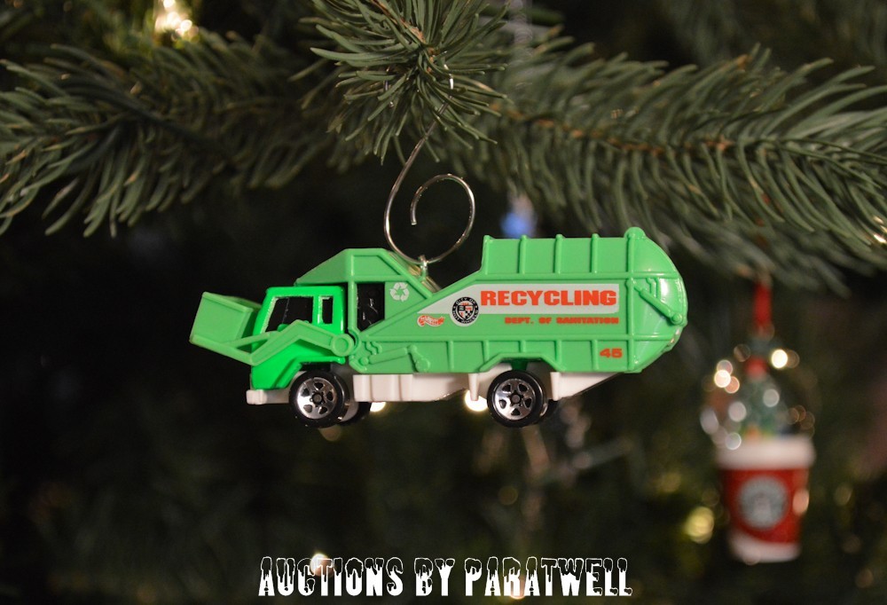Green Recycle Garbage Trash Refuse Truck Custom Christmas Ornament 1/64 Adorno