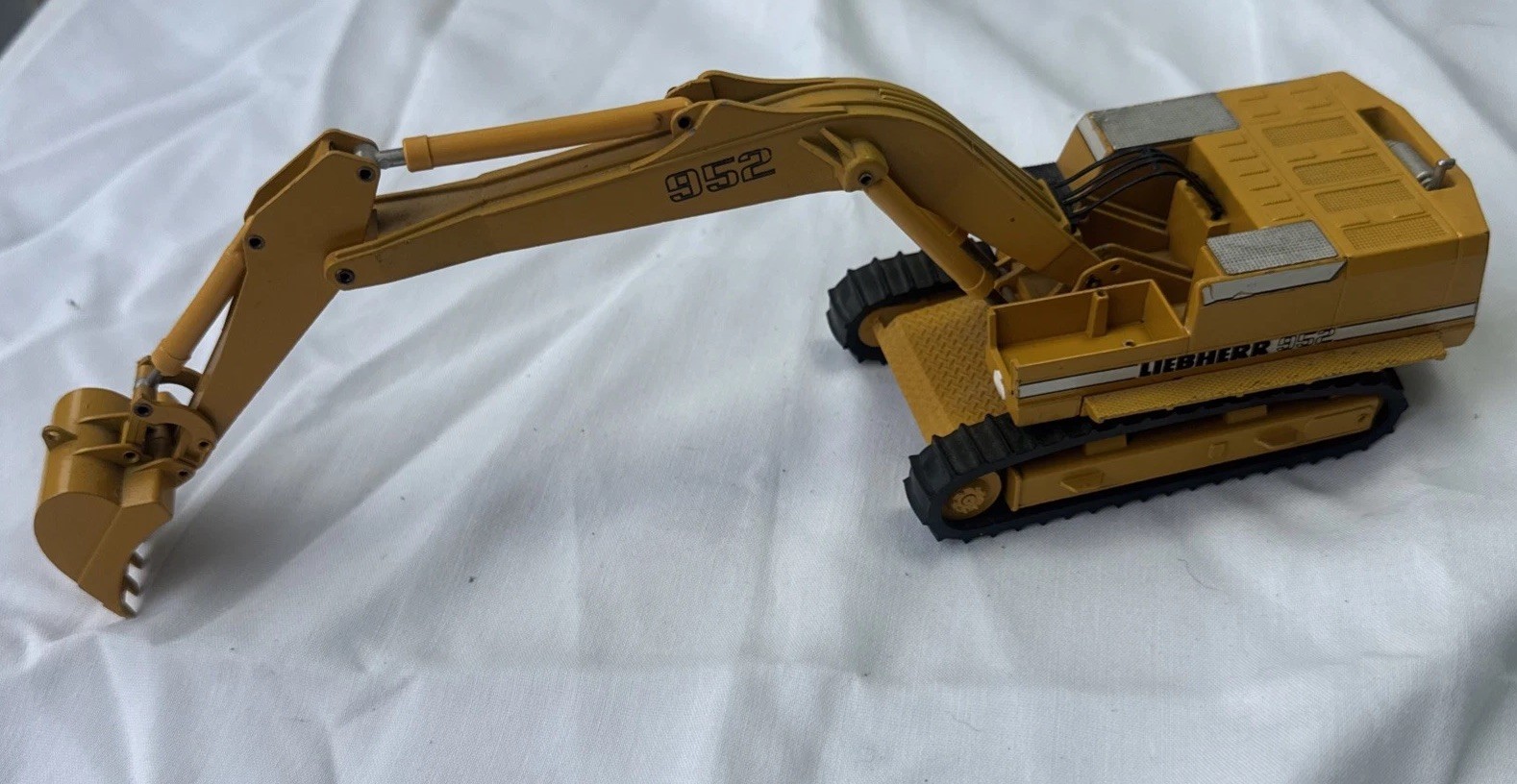 Vintage 1:50 LIEBHERR R 952 HYDRAULIC Excavator by CONRAD West Germany