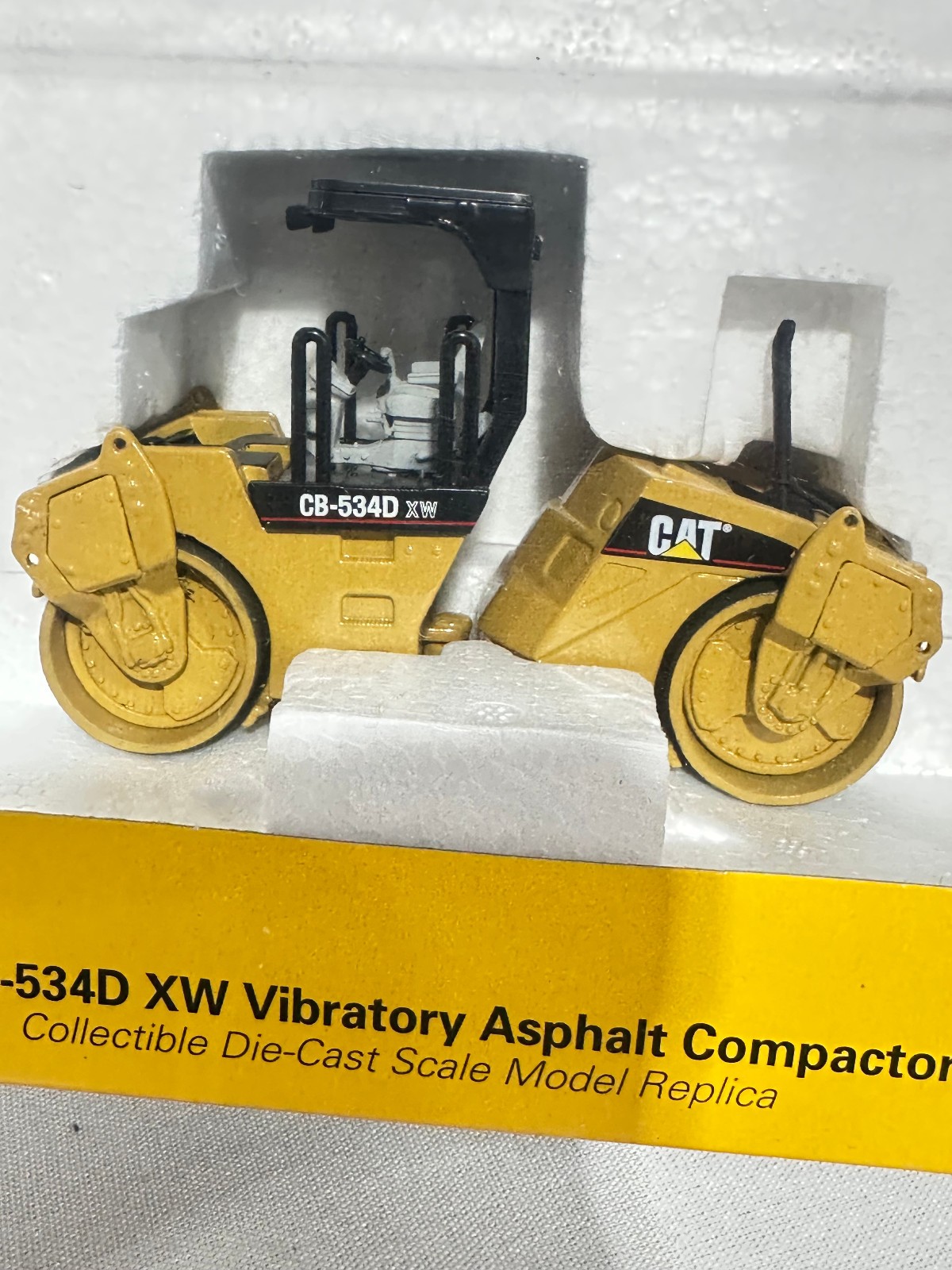 Caterpillar CB-534D XW Vibratory Asphalt Compactor By Norscot 1/50th Scale