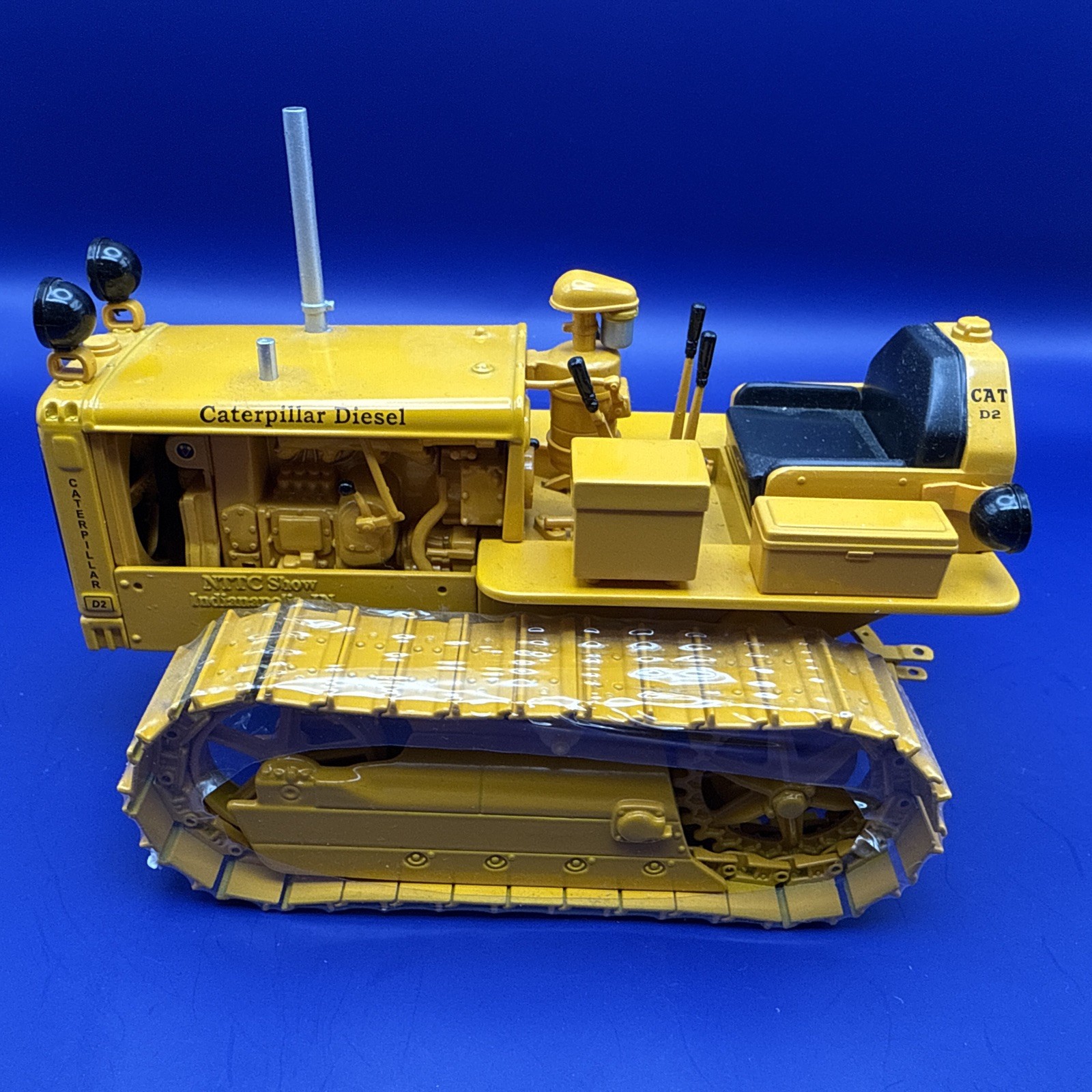 Caterpillar Cat D2 Crawler Tractor 2003 NTTC – SpecCast 1:16 Scale #CUST773 New