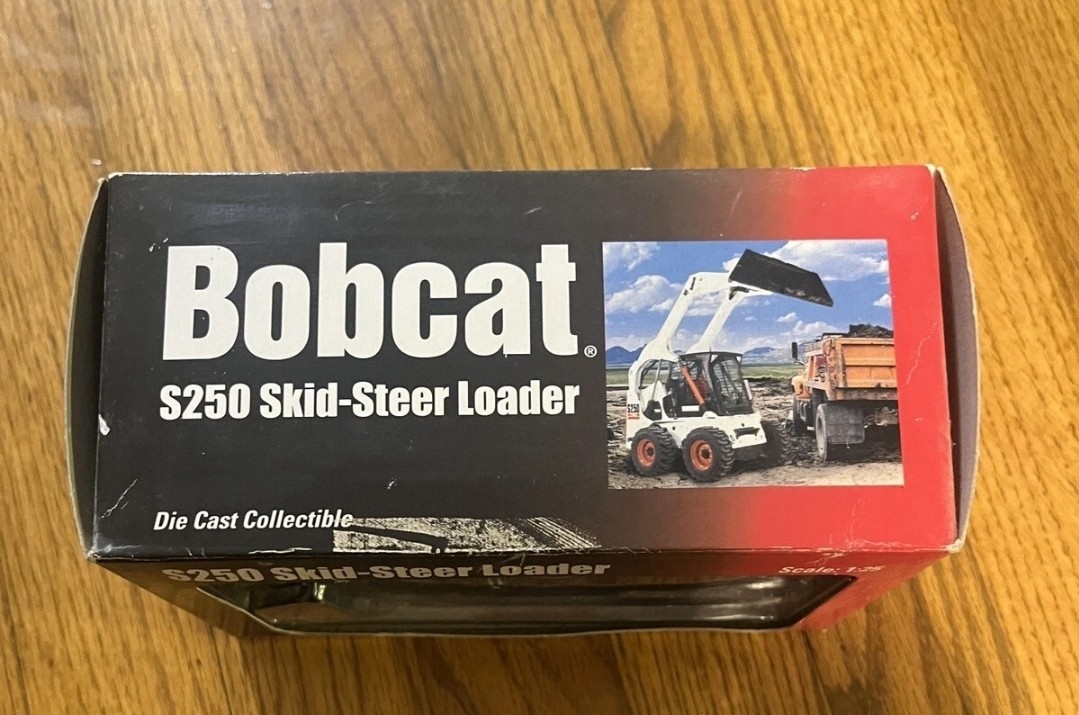 BOBCAT S250 Skid-Steer Loader 1:25 Scale Diecast Metal Collectible Equipment