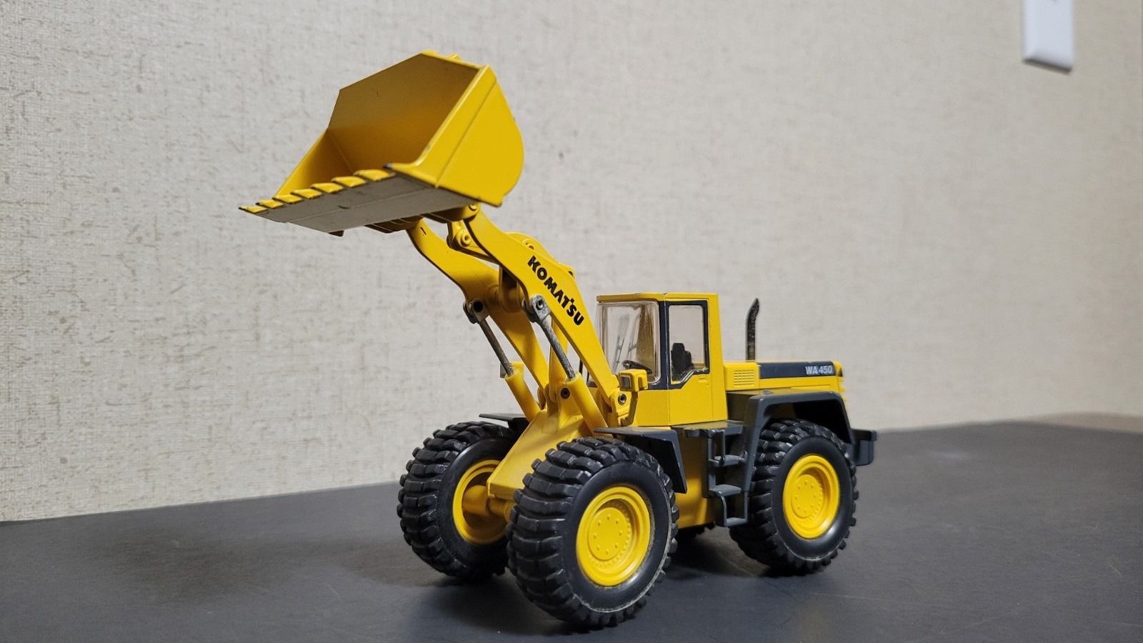 Conrad Model #2424 1:50 Komatsu WA 450 Wheel Loader Construction Equipment VHTF