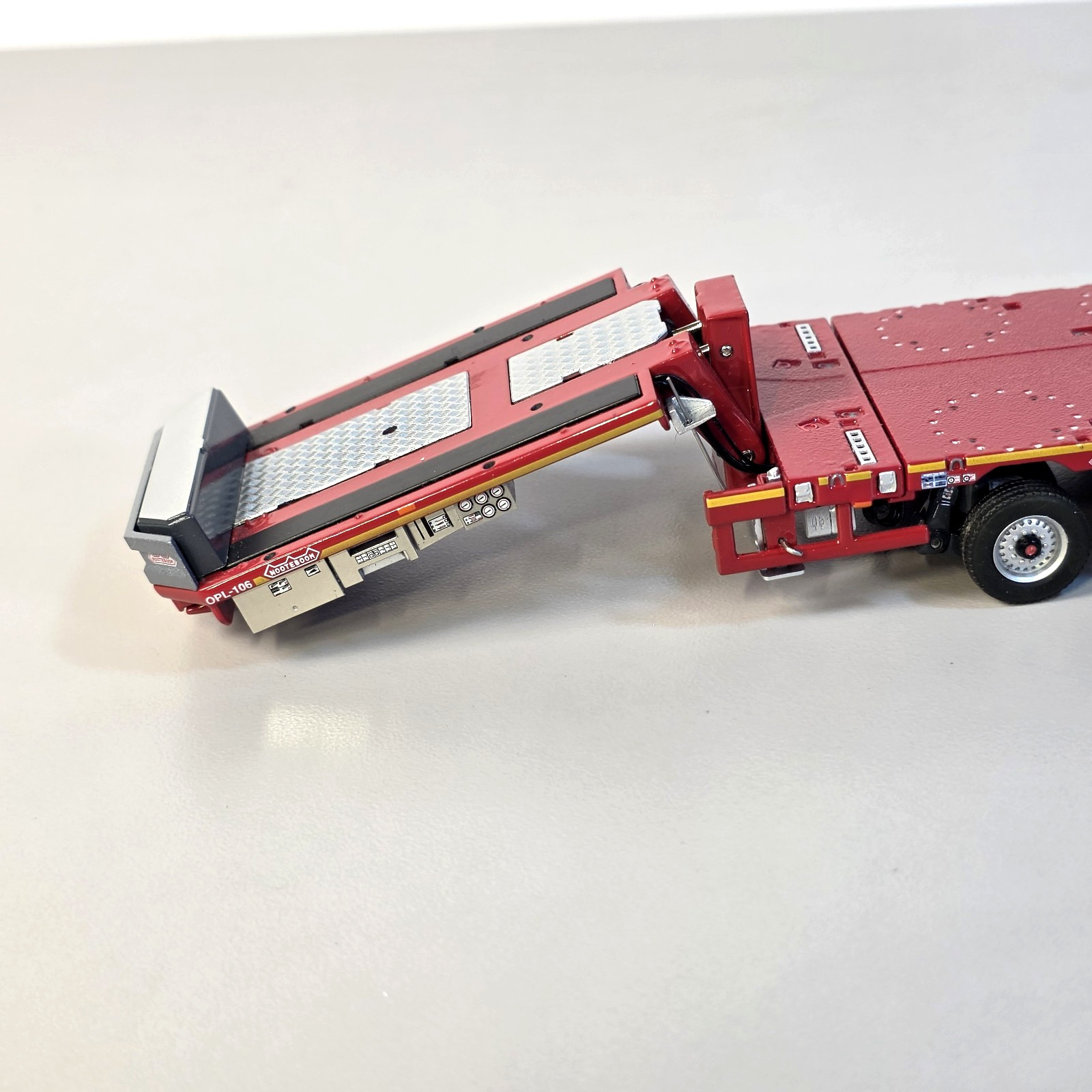 IMC 1:50 RedLine Mercedes-Benz Arocs Big Space 8×4 & Nooteboom MCO-PX 2+6 Axle
