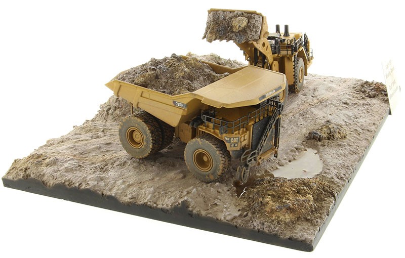 DieCast Masters 85762 1:125 CAT 994K Wheel Loader & CAT 797 Mining Truck Diecast