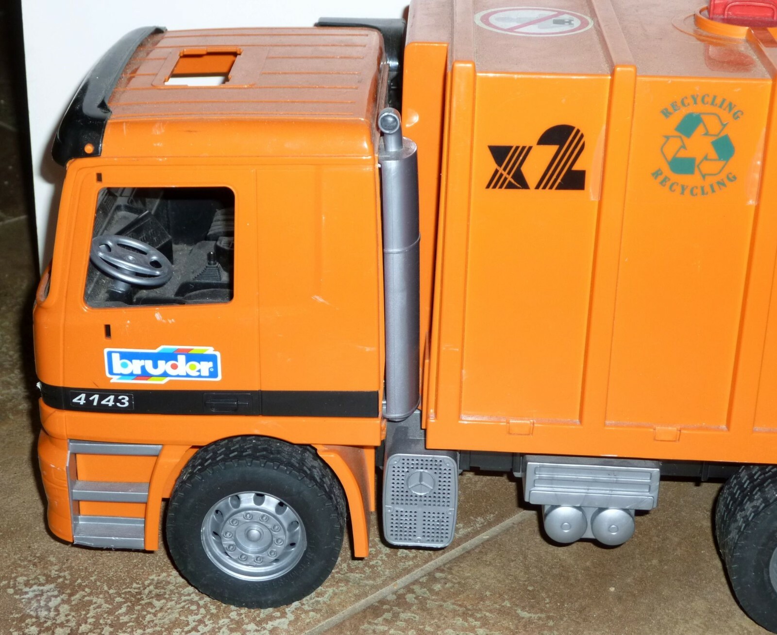 BRUDER MERCEDES BENZ ACTROS 4143 ORANGE RECYCLING TRUCK FÜRTH MADE IN GERMANY