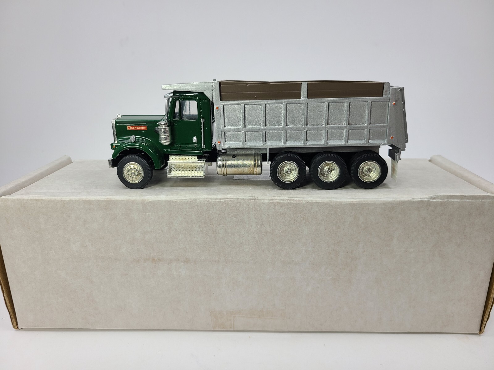 Kenworth W900 8×4 Dump Truck – Dark Green – ASAM Smith 1:48 Scale Model New