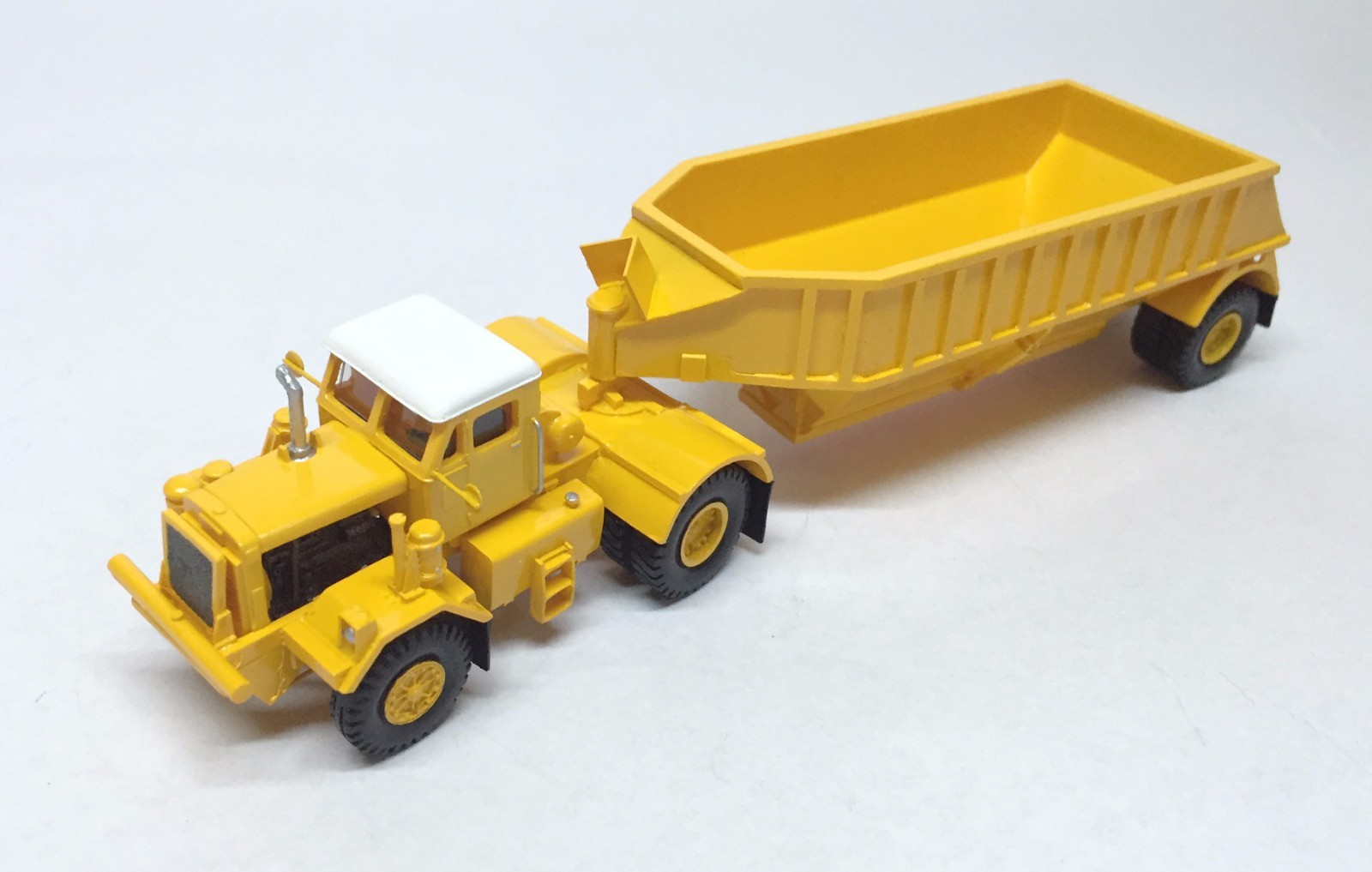 HO 1/87 KW Dart 50 BDT/Bottom Trailer – Yellow – Ready made Resin Model