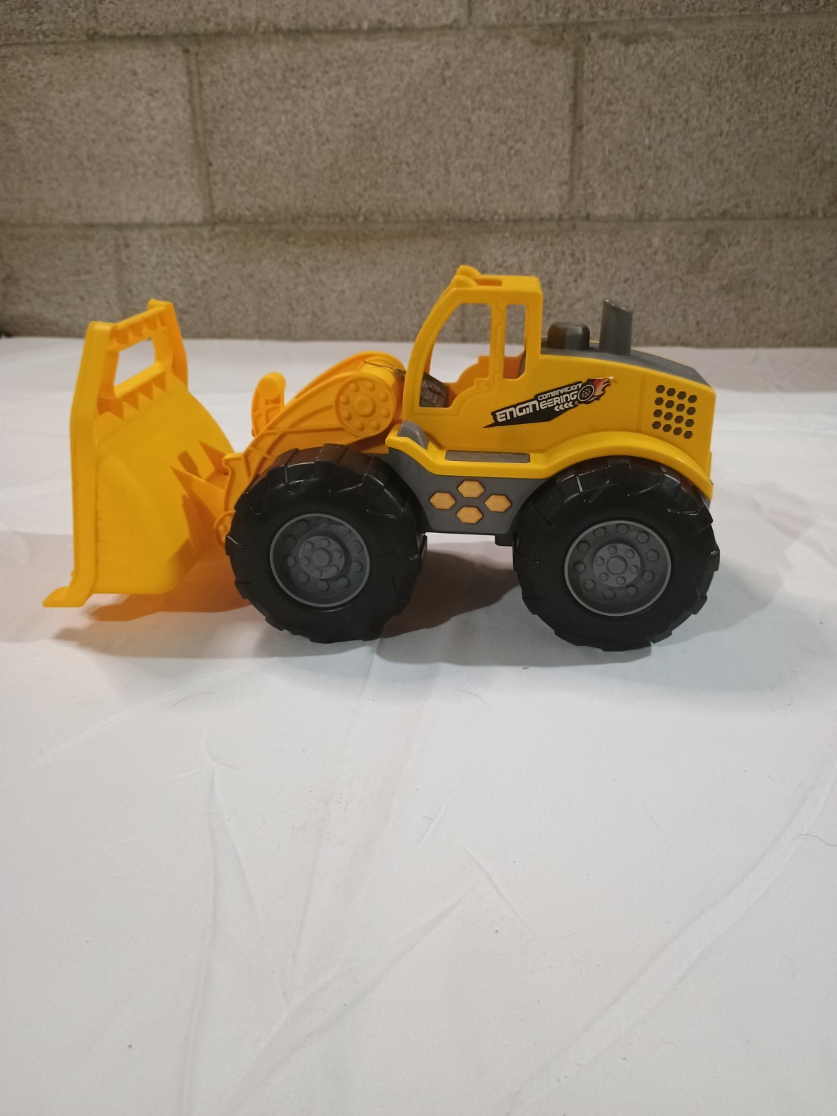 Yellow Plastic Front Loader Construction Vehicle Toy – Gray/Black Accents