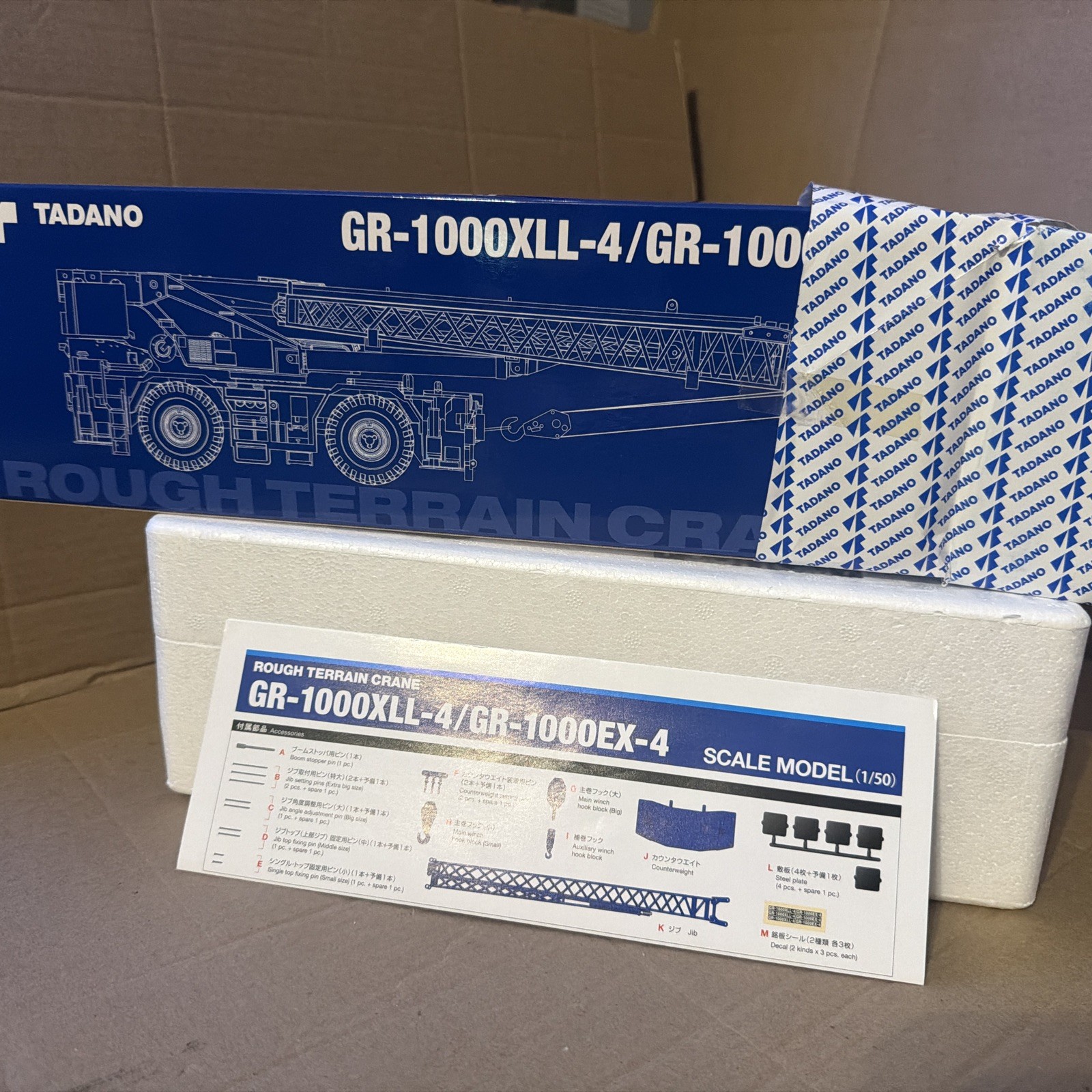 Tadano Official GR-1000XLL-4/1000EX-4 scale model 1/50 Rough Terrain Crane