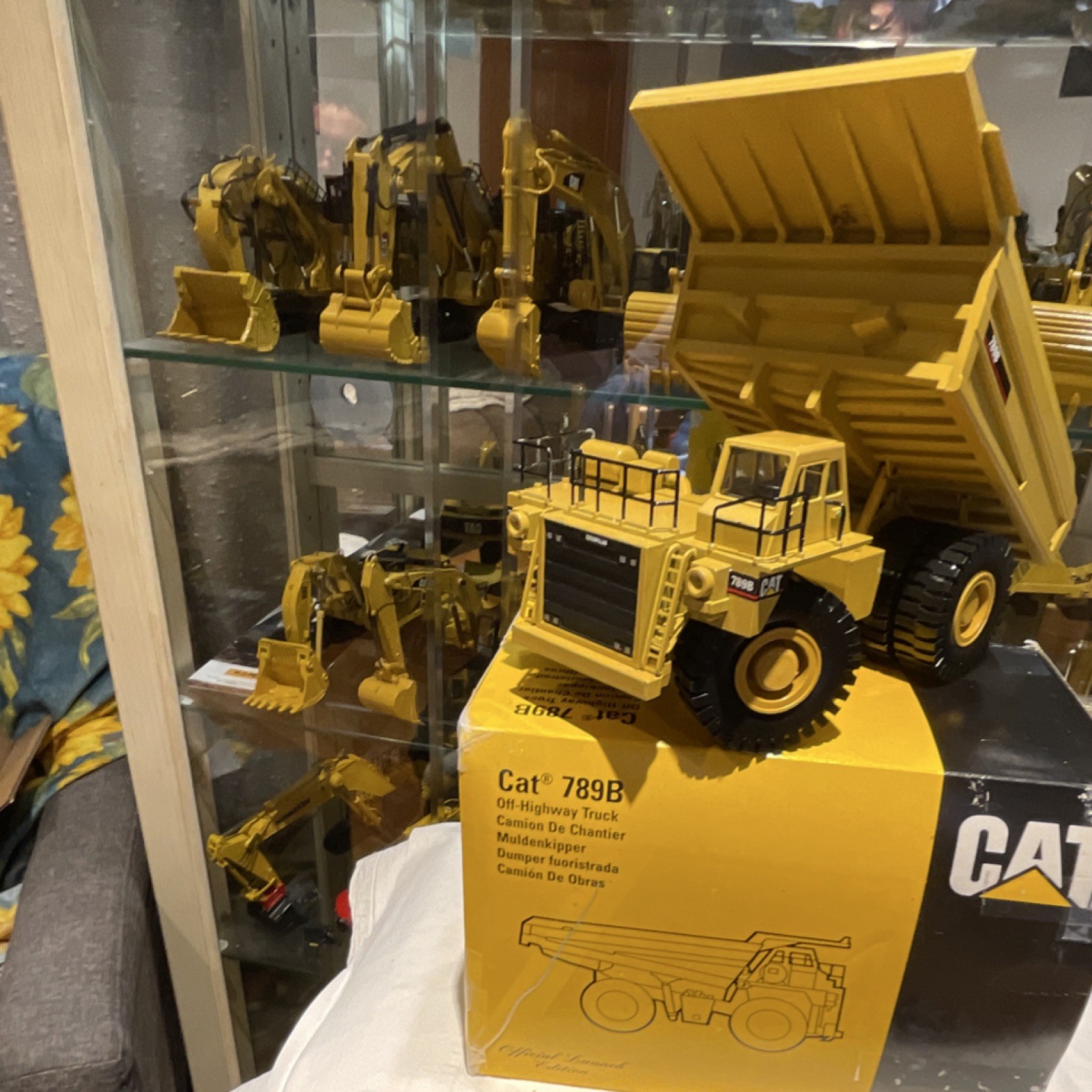 CAT 789B Off-Highway Dump Truck 1:50 Diecast Model Yellow Black w/ Box