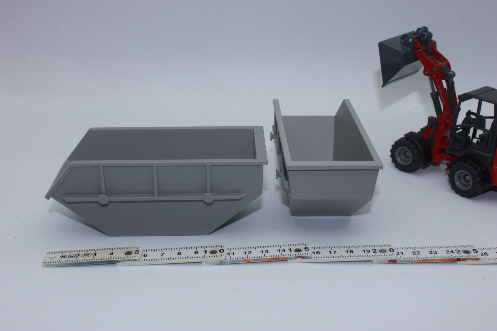 1x Stackable Container Truck 10 cm³ 1:32 Scale Gray Model Building